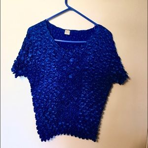 Top with no brand name on it.